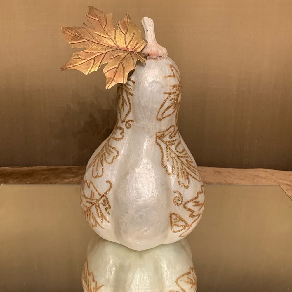 Decorative pear